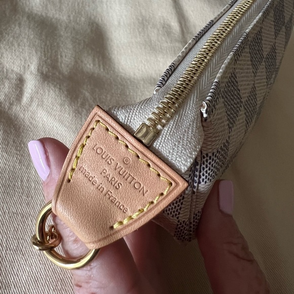 Louis Vuitton Mini Pochette - Picture 8 of 9